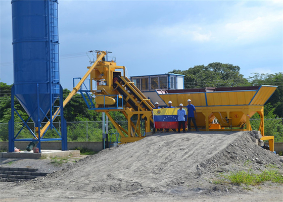 China Máquina do misturador concreto de 4 funis, planta de tratamento por lotes concreta móvel de 25 m3/h  fornecedor