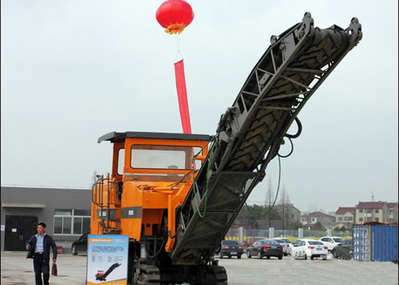 China máquina de trituração fria de trituração máxima da largura de 1.3M para o pavimento de aplanamento frio do asfalto fornecedor